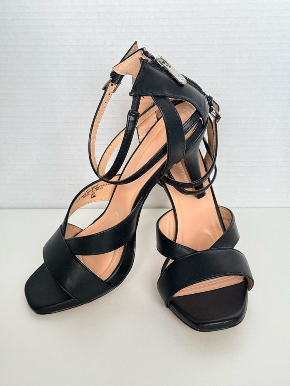 Adrienne Vittadini Black Leather Crisscross Ankle-Strap Heels Size 8 - Picture 2 of 8